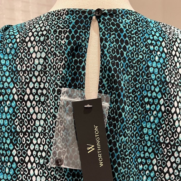 ✨✨ WorthingtonBlue Animal Print Shirt ✨ - Picture 5 of 6